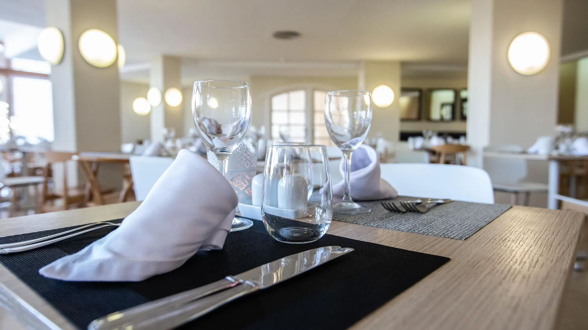 Hotel Tres Torres Santa Eularia des Riu 4*,  Spain