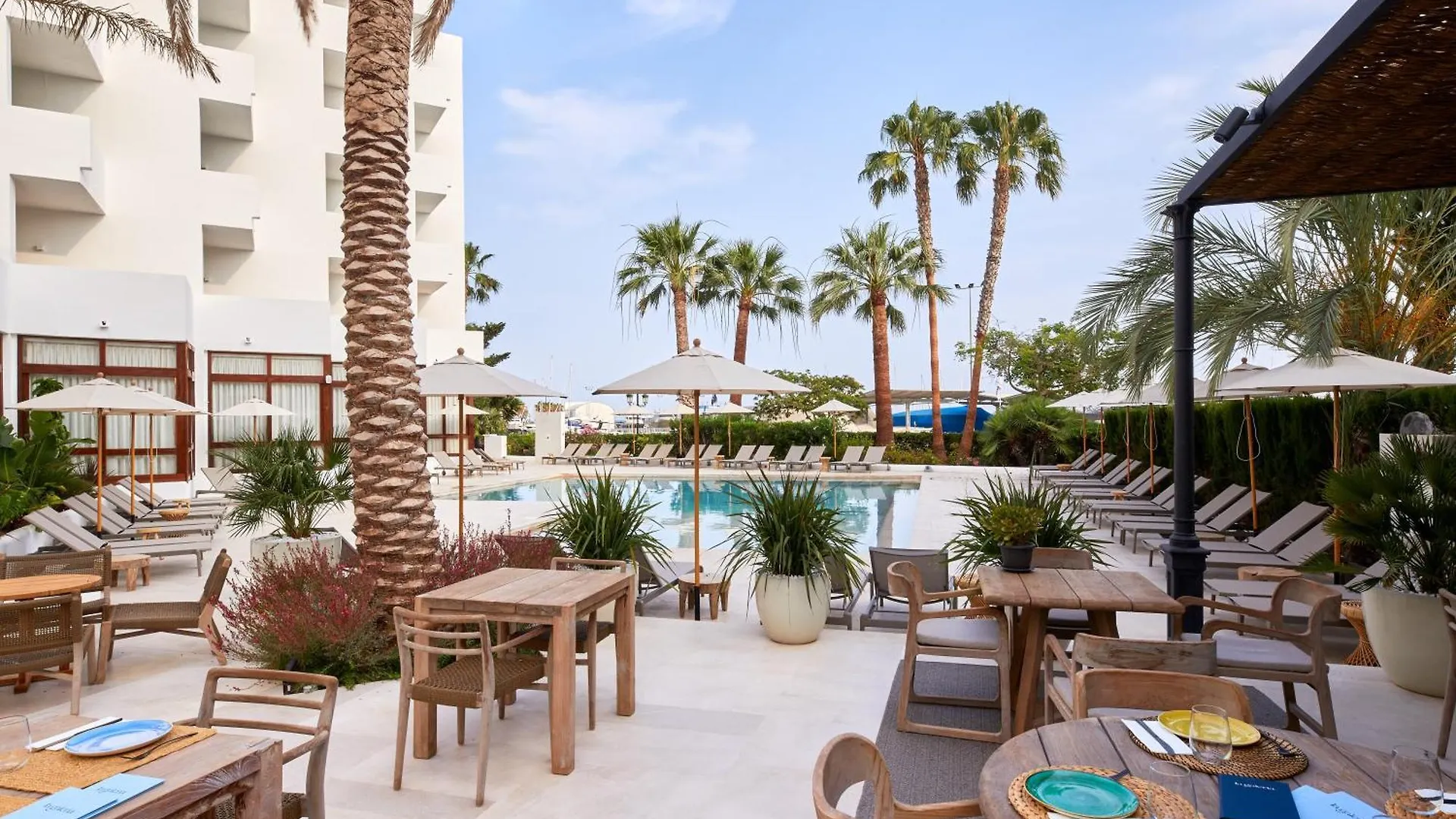 Hotel Tres Torres Santa Eularia des Riu 4*,  Spain