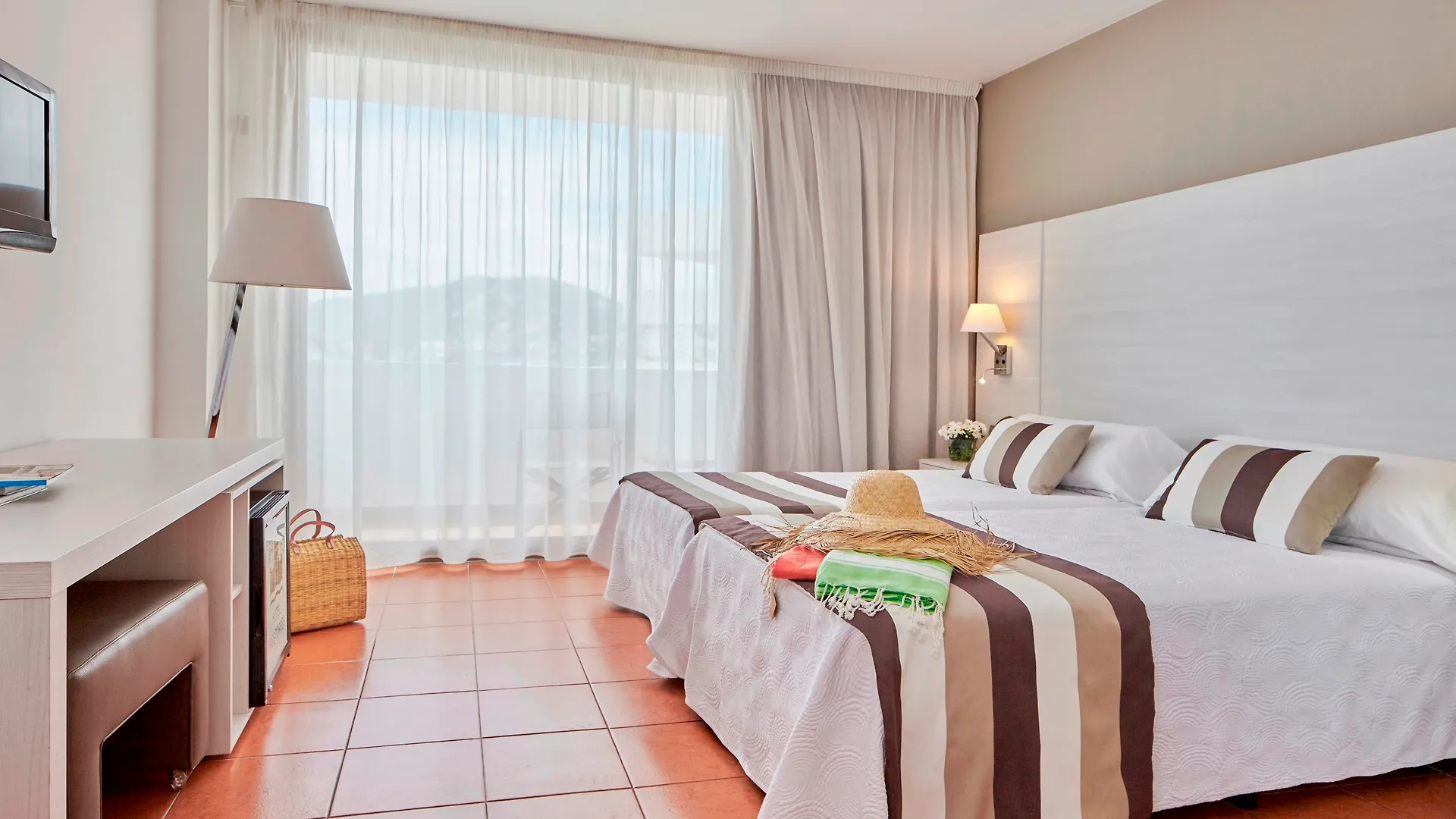 Hotel Tres Torres Santa Eularia des Riu 4*,  Spain